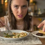 Pourquoi a-t-on si souvent envie de sucré après le repas ? On connaît enfin la réponse (et elle pourrait vraiment vous aider à y remédier)